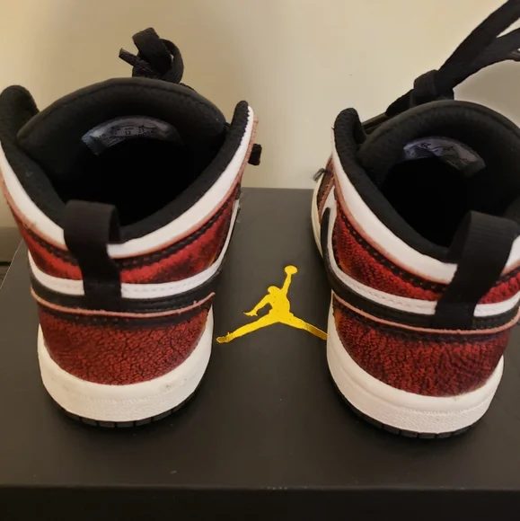 Nike Sneakers (Toddler) - Picture 4 of 4
